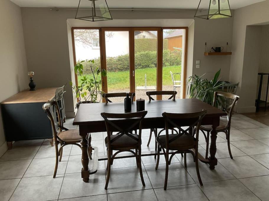 Logement Dans Maison + Exterieur Orchamps-Vennes Exterior photo