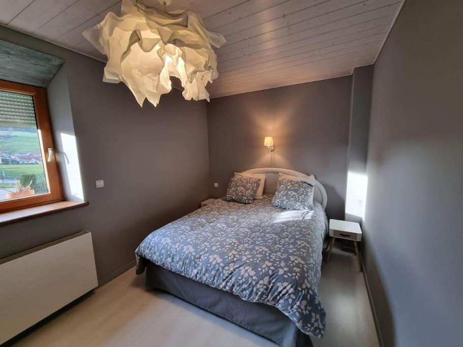 Logement Dans Maison + Exterieur Orchamps-Vennes Exterior photo