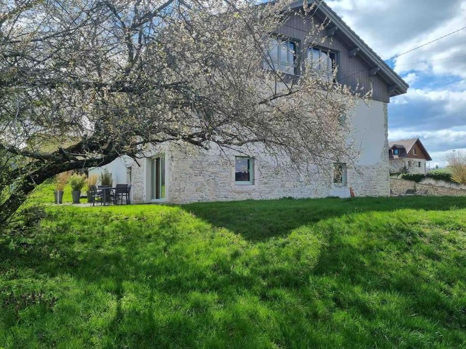 Logement Dans Maison + Exterieur Orchamps-Vennes Exterior photo