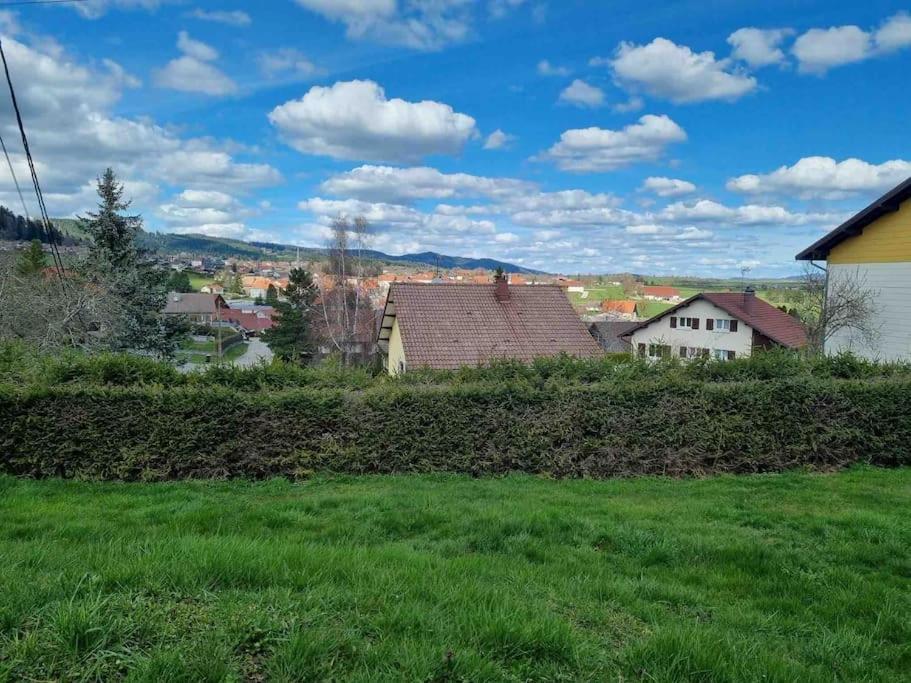 Logement Dans Maison + Exterieur Orchamps-Vennes Exterior photo