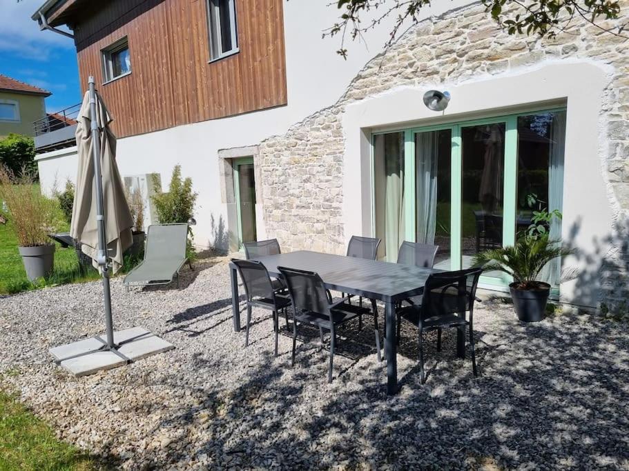 Logement Dans Maison + Exterieur Orchamps-Vennes Exterior photo
