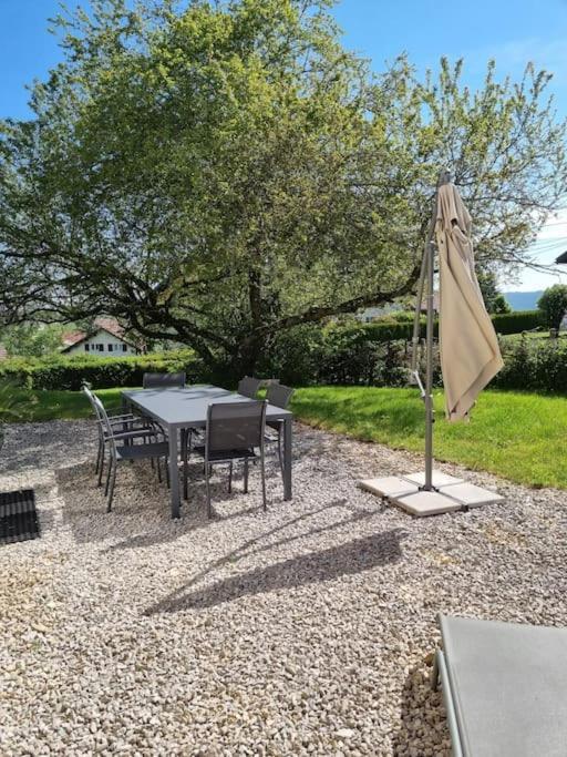Logement Dans Maison + Exterieur Orchamps-Vennes Exterior photo